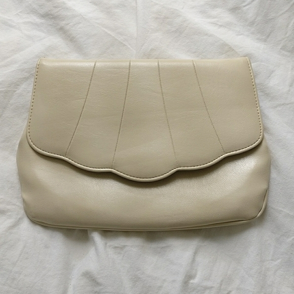 Vintage shoulder purse scallop detail - Picture 3 of 12
